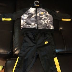 NIKE!! Baby boy matching set size 12m